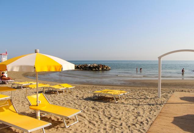 hcapitol en may-offer-by-the-sea-in-misano-adriatico-n2 003
